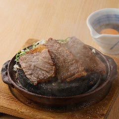 虎連坊 ヒルトンプラザウエスト店_黒毛和牛ロースの石焼き