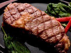 肉屋直入のお肉を、店内加工　安心、安全をお届けします