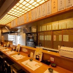 お仕事帰りにお一人様でも気軽に立ち寄れるカウンター席は7席