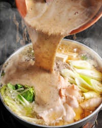 神田駅前 メディアで話題 名物自然薯とろろ鍋付8品２h飲放6000 5000円 5名迄の個室有 宴会 女子会等の詳細 裏神田 自然生村 神田 鍋料理 ぐるなび