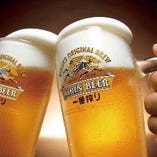 【豊富なドリンクメニュー】キンキンに冷えた生ビールはもちろん、種類豊富な日本酒や焼酎、お酒が苦手な方でも飲みやすいサワーやカクテル、さらにはノンアルコールからソフトドリンクまで幅広く取り揃えております。