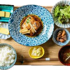 トレンチ、ランチ、定食など10枚 串ト酒 ランデブー メニュー：ﾓｰﾆﾝｸﾞ/ランチ - 楽天ぐるなび