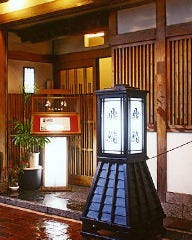 鼎　鮨　（かなえずし）