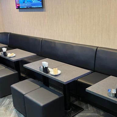 カラオケバル杜虹(どこ)_テーブル席(2~4名様×3卓)(3名様×1卓)