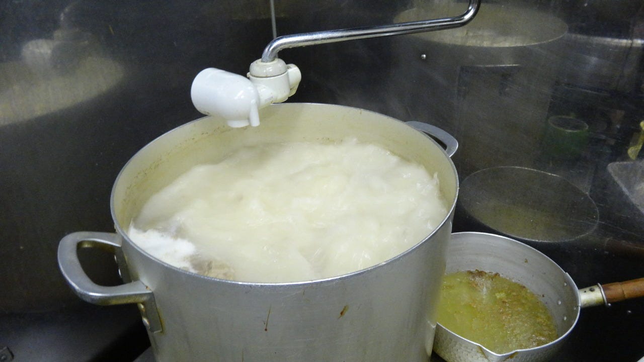 自家製スープは7時間以上煮込みます！！