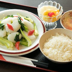 ランチは11:00～15:00 大人気の中華定食をどうぞ♪