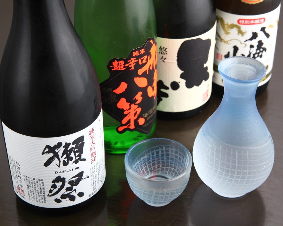 そばによく合う米と水にこだわった日本酒を取り揃えております