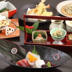 四季折々の食材が彩る会席料理は昼の接待・夜のご宴会にも最適