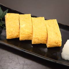 だし巻き玉子もそば屋の定番。ほかにも気軽につまめる酒肴が多数