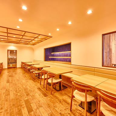 黒豚ふくや 本店_2名様から22名様まで、ゆったりと過ごせる洗練された和の空間