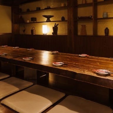 比内地鶏串焼・個室 wa-fu-ya なかなか_落ち着いたモダンな店内空間