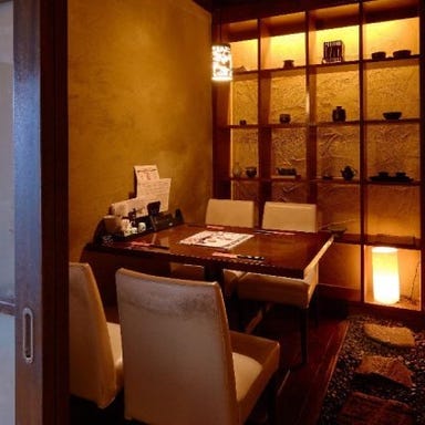 比内地鶏串焼・個室 wa-fu-ya なかなか_【完全個室/テーブル席(3~4名様)】淡い光の間接照明が落ち着く空間