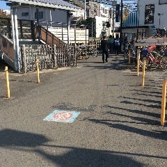 すぐに小道が見えますので、そもまま直進します。