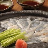ふぐの代表的な食し方、刺身。関西では「てっさ」と呼ばれ親しまれています