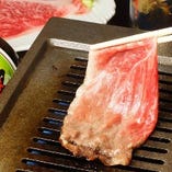 薄切りのお肉を焼く“焼きしゃぶ”はお肉がとろけます！