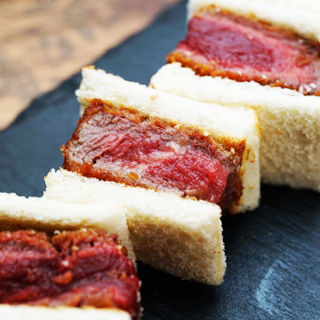 道産牛タンと肉寿司 和バル サケノオトモ 束の間 新札幌店 牛タン刺し 牛タン寿司