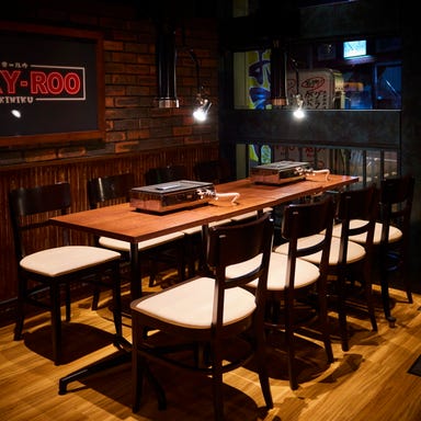 焼肉バル ラッキールウ 金沢片町店_広々とお使いいただけるテーブル席(4名様×4席)