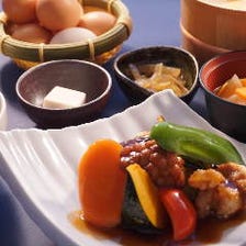 大豆テンペと鶏肉、お野菜の黒酢生姜あんかけ