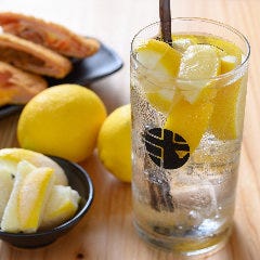 酒場とフライ ニコジ_カチカチに凍らせたレモンぎっしり！