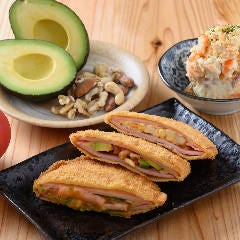 酒場とフライ ニコジ_ポテサラ・キーマ
いろんなハムカツ楽しめます！