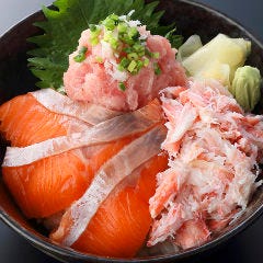 豪華 三色丼 Fresh Salmon,Crab ＆ Toro Bowl
