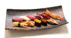 玉寿司自慢のづけ鮪も盛り込んだ「築地特撰にぎり」