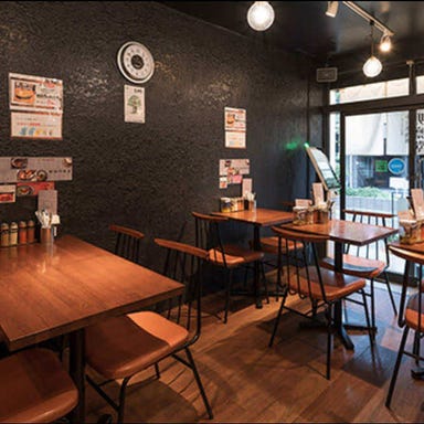 中目黒カレー 明凛堂_テーブル席(1~2名様×5卓)