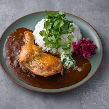 中目黒カレー 明凛堂_ほろほろ肉塊 骨付きチキンカレー パクチースペシャルトッピング