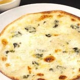 イタリアン4種のチーズのピッツァ（クアトロ・フォルマッジォ）