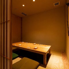和空間で心地よく過ごせる完全個室は会食や接待にも最適です