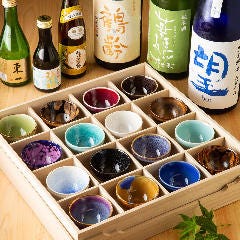 全国各地から厳選した日本酒を、こだわりの有田焼のお猪口で