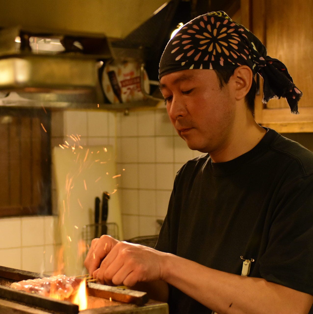 備長炭で焼く串焼きは絶品