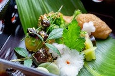 華やかで創作性に溢れた菜食懐石