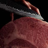 独自ルートによる仕入れで、価格を抑え上質な肉を提供可能に！