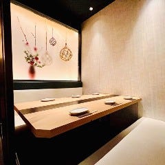 セパレート可能な掘りごたつ個室。最大34名様まで収容可能！