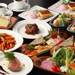 ピッツァ以外のコースのお料理を個別に盛り付けてサーブします
