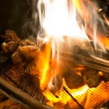 炭火で豪快に、一気に焼き上げるので旨味をギュッと閉じ込めます