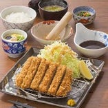 すりたての胡麻の香りで、揚げたてのひれかつがさらに美味しく！