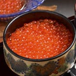 コースの余韻を深めるイクラご飯と昆布茶