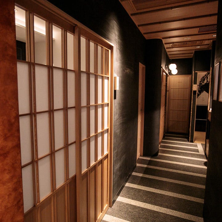 和モダンで落ち着ける店内には多様な完全個室をご用意