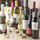 厳選ワインは赤・白それぞれ5種をグラスで気軽に味わえます