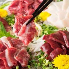 熊本から直送される鮮度・旨味が抜群の馬刺し