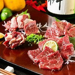 バラエティー豊富な部位。おひとり様はハーフサイズがおすすめ