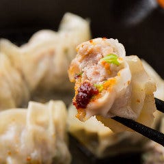 人気のもつ餃子