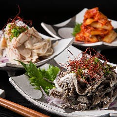定番おつまみ「和牛すもつ」「和牛センマイ刺し」も自慢の逸品