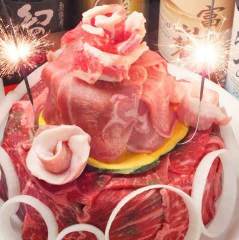 記念日にはサプライズ肉ケーキ