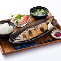 ジューシーさを味わえるまるごとさばの開き定食」!