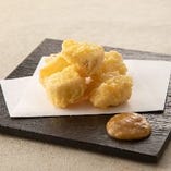 カマンベールチーズの天ぷら　西京味噌ソース