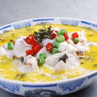 四川料理・東北料理 中華料理 君臨楼 ‐ KUNRINROU ‐_白菜の漬け物と生鮮鱸の煮込み