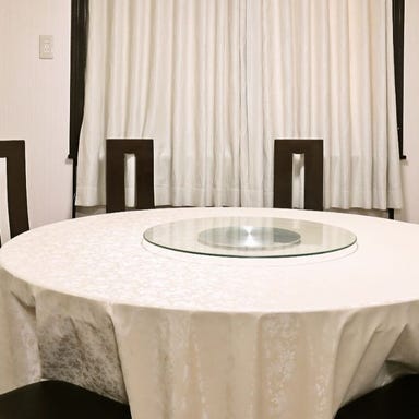 四川料理・東北料理 中華料理 君臨楼 ‐ KUNRINROU ‐_【円卓個室】全員が顔を合わせやすいので、コミュニケーションが取りやすい!